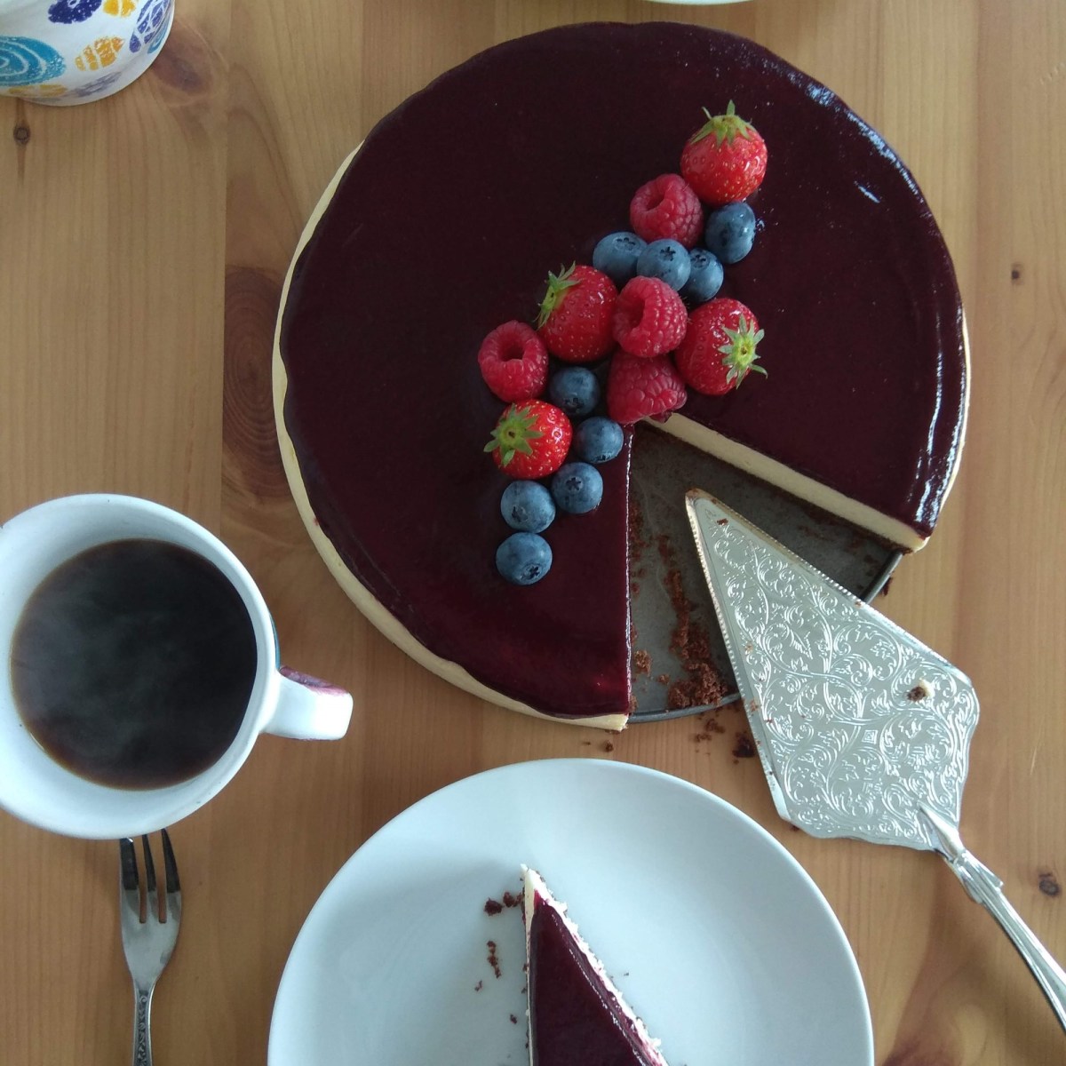 Lime cheesecake with blackberry&nbsp;sauce